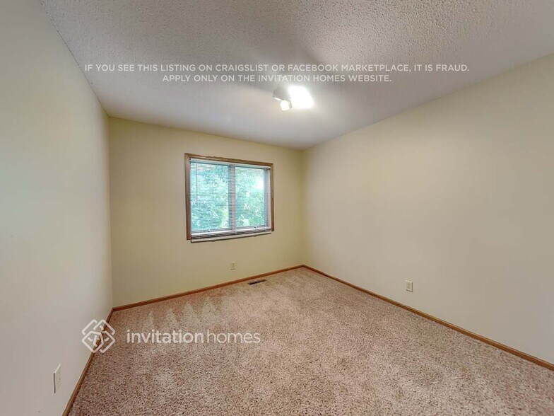 Building Photo - 546 Carol Dr