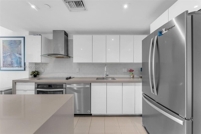 Building Photo - 1600 NE 1st Ave