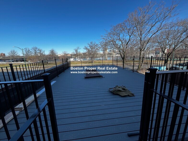 Building Photo - 464 Beacon St