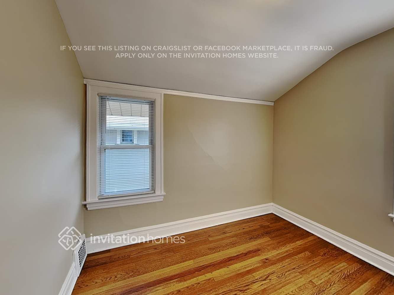 Building Photo - 862 Carpenter Ave