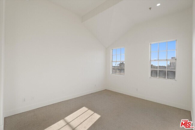 Building Photo - 1225 Armacost Ave