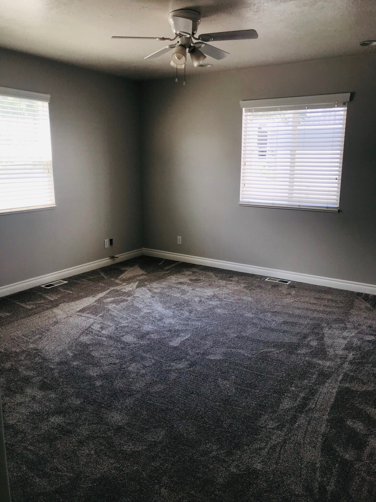 Building Photo - 633 S Teresa St