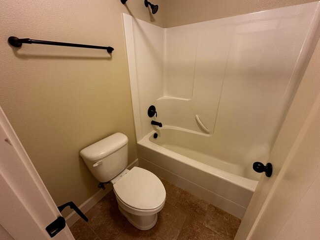 Building Photo - Beautiful 4-Bedroom Home in the Hills of W...
