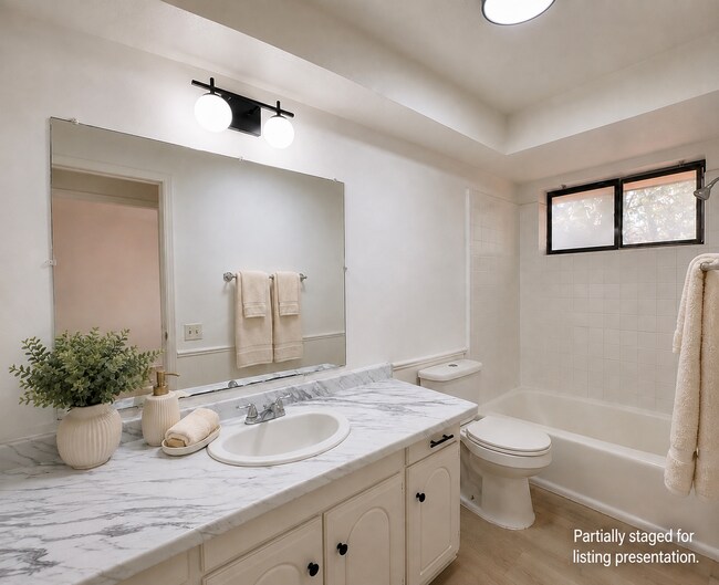 Building Photo - 5113 S Briarwood Dr