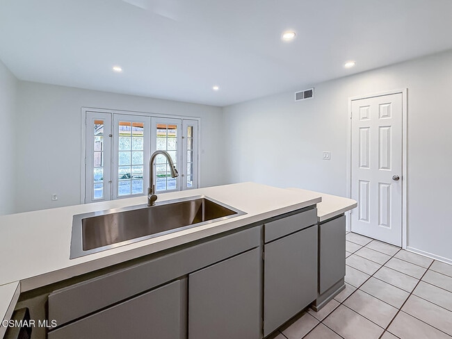 Building Photo - 4150 Lake Harbor Ln