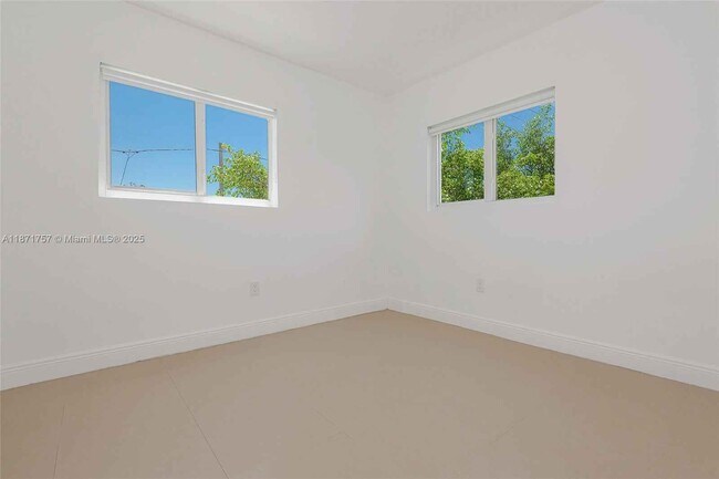 Building Photo - 1013 SW 7 ST Miami FL 33130