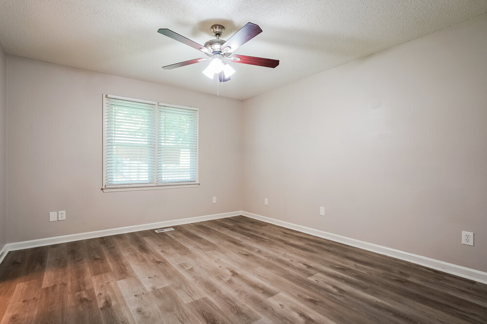 Building Photo - 303 Southampton Dr