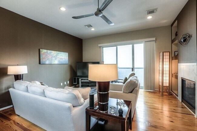 Building Photo - 4312 Floyd St