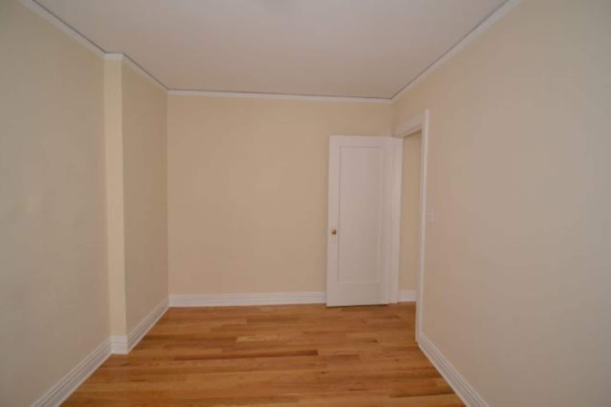 Building Photo - 429 W Roscoe St