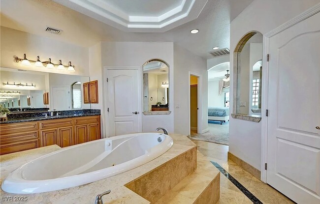 Building Photo - 3580 Prairie Ave