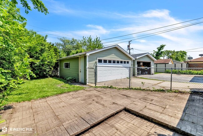 Building Photo - 11617 Kedzie Ave