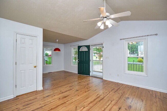 Building Photo - 2-Bedroom, 1-Bath Home in Fort Mill | $1,995 per Month