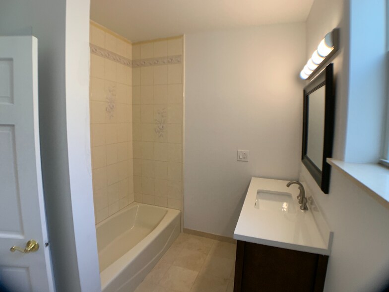 Building Photo - 1905 Fitzgerald St