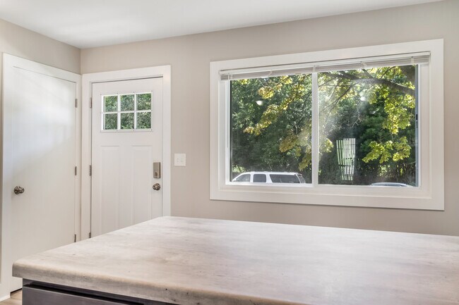 Building Photo - 533 Misty Meadow Blvd