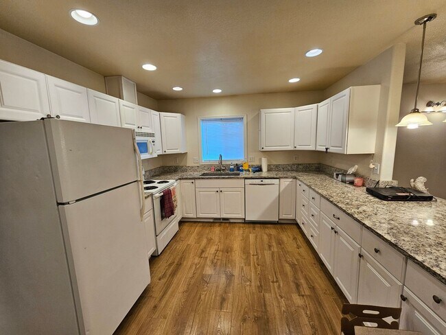 Building Photo - 1005 X Ave