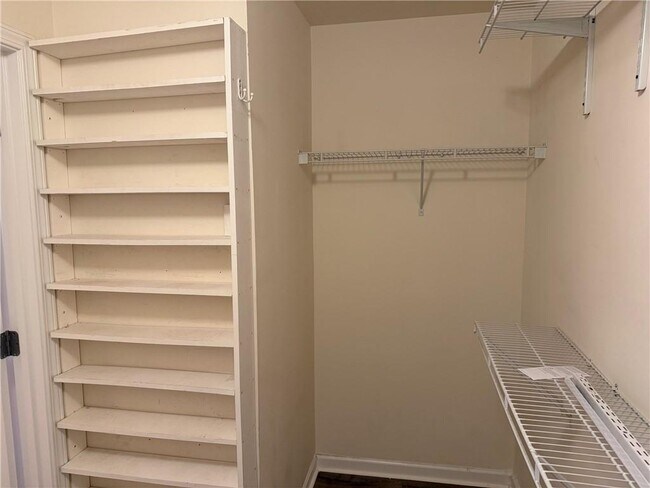 Building Photo - 3669 Chicago St NW