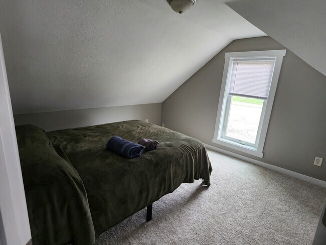 Building Photo - 810 4th Ave NW