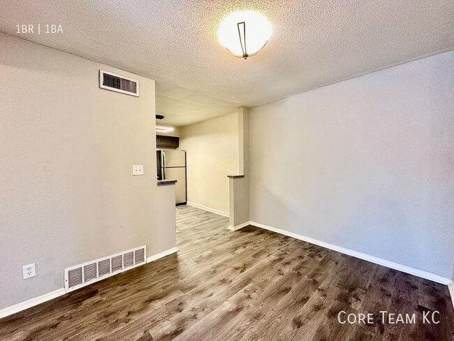 Building Photo - Large 1 bedroom in Midtown!