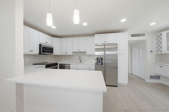 Building Photo - 670 Monaco Ct