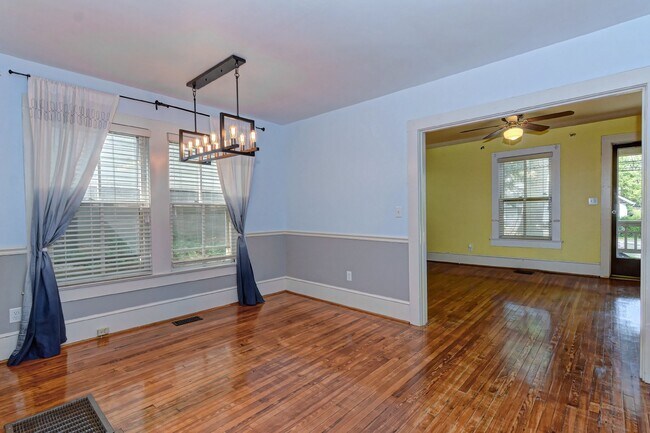 Building Photo - 2Br/2Bth House Walking Distance to Carolin...