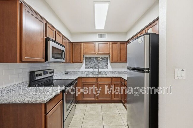 Building Photo - 1702 W Tuckey Ln