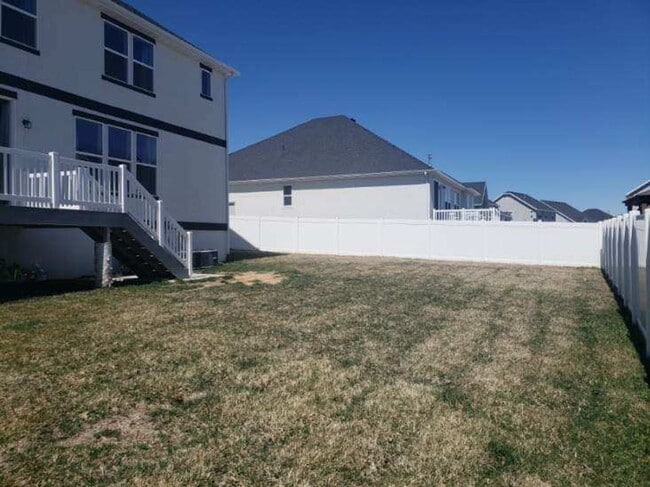 Building Photo - Trails and more at this Harvest Park Home in Mapleton!!