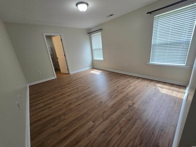 Building Photo - 1328 Valor Rd