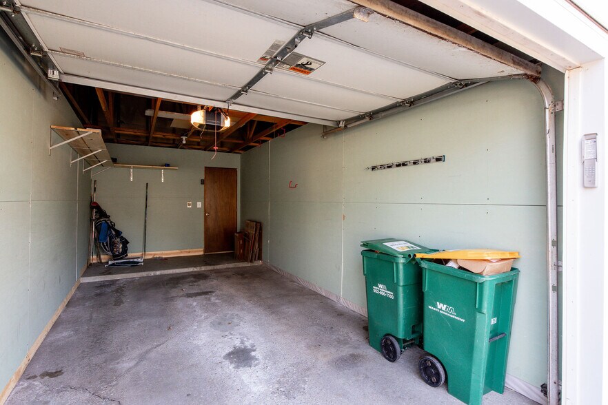 Building Photo - 14431 Fairway Dr