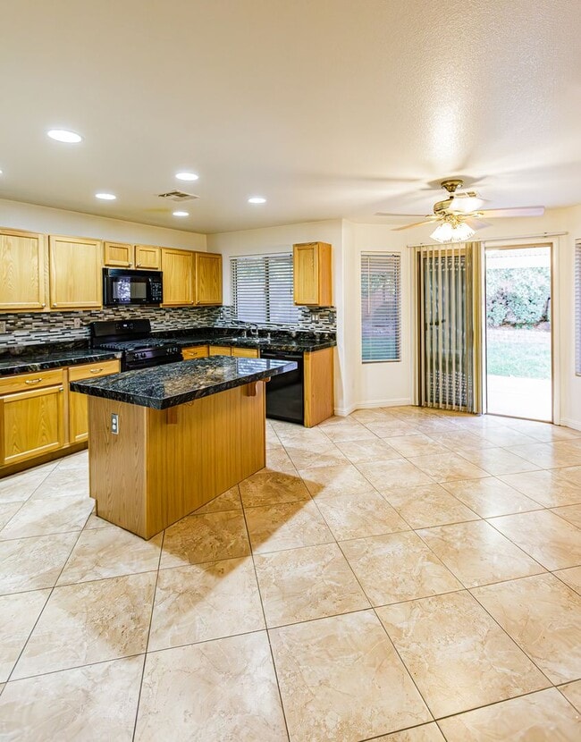 Building Photo - 1 Story home located in Southern Highlands.