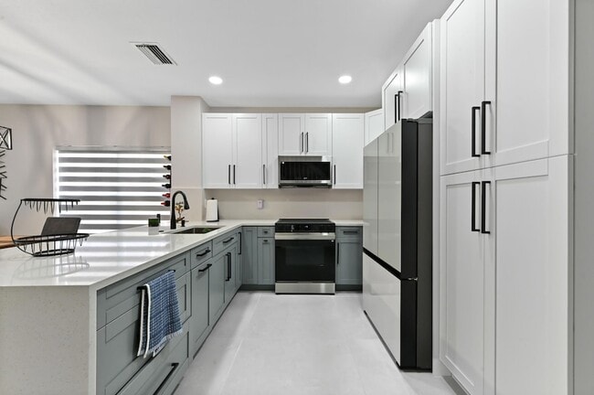 Building Photo - 6880 Brook Hollow Rd