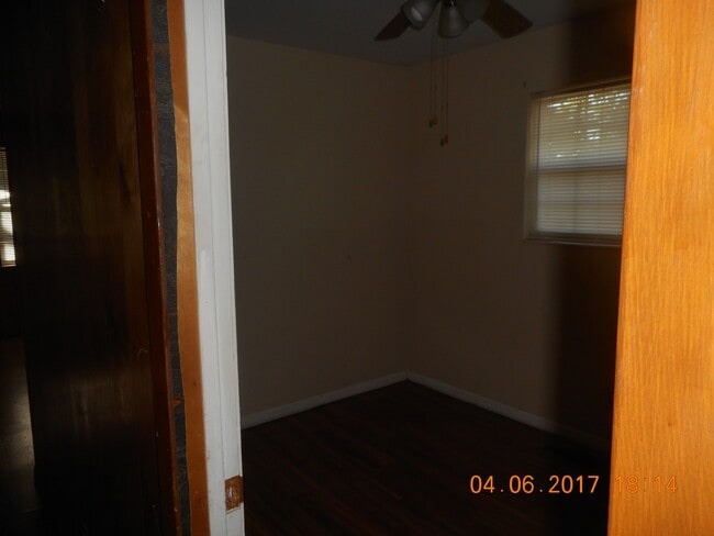 Building Photo - 2115 Flipper St