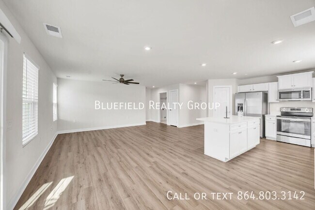Building Photo - 128 Sylvester St