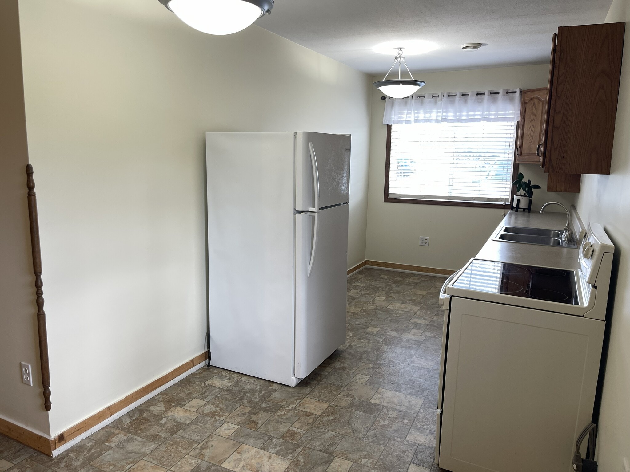 Building Photo - 1048 Caldwell Ave