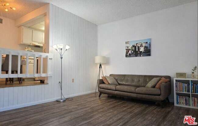 Building Photo - 991 S Idaho St