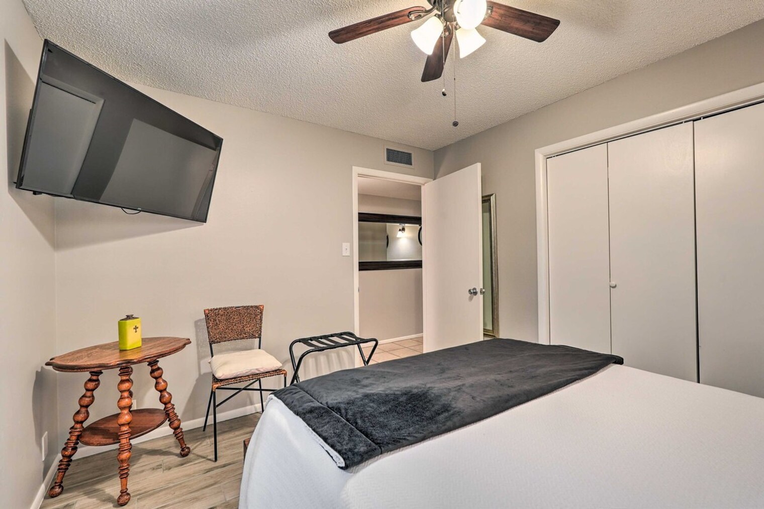 Building Photo - 8407 E Angus Dr