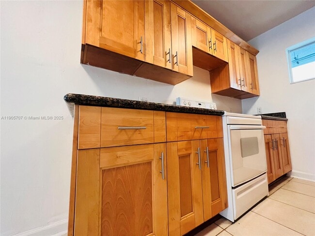 Building Photo - 2033 Calais Dr