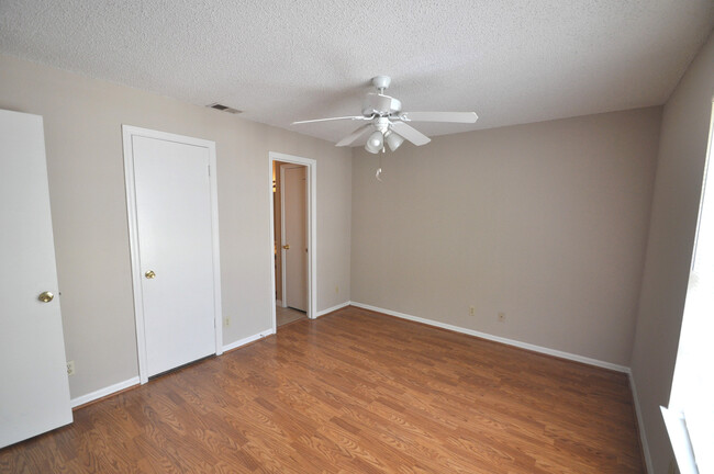 Building Photo - 2/2 Condo in Beautiful Metro West Community!