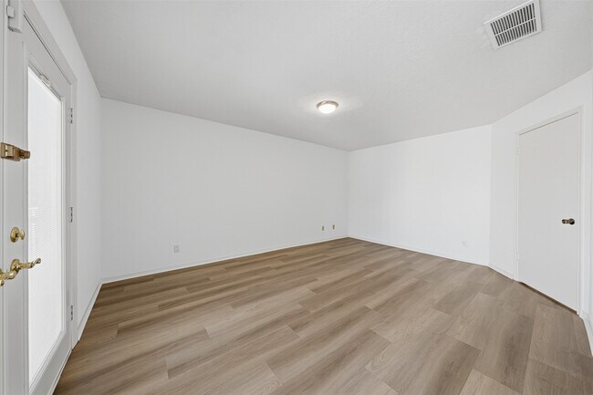 Building Photo - 7350 Kirby Dr