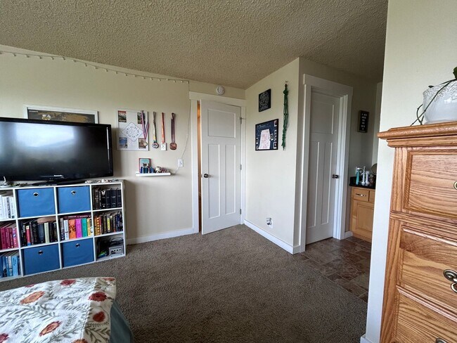 Building Photo - Large 4 Bedroom home with views of Bellingham Bay and Garage