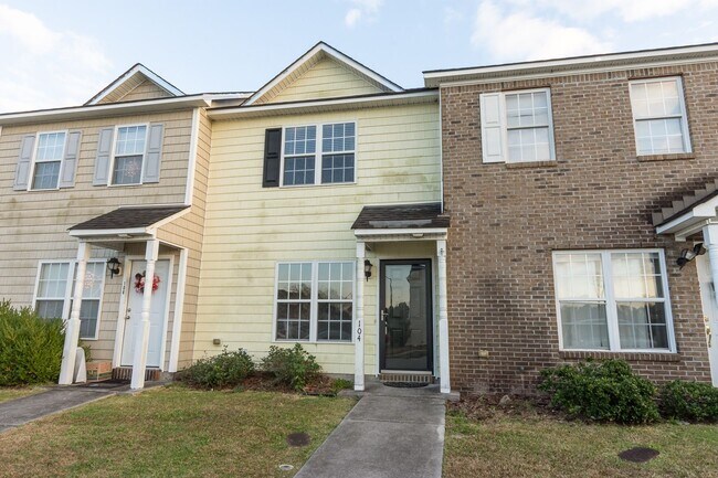 Building Photo - 104 Streamwood Dr