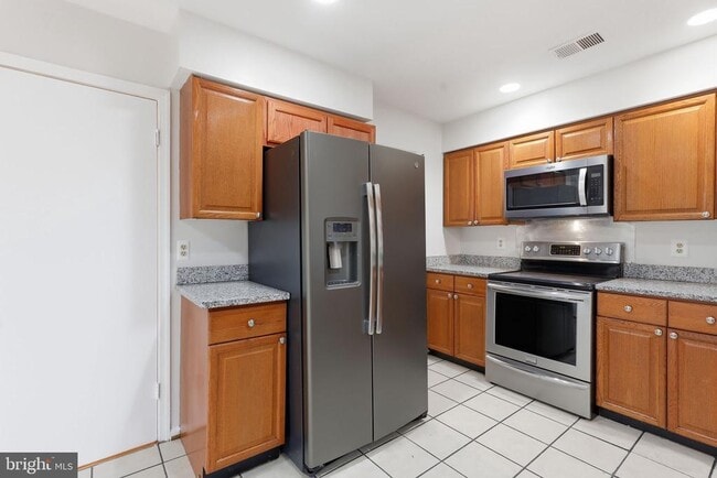 Building Photo - 5001 Lambsgate Ln