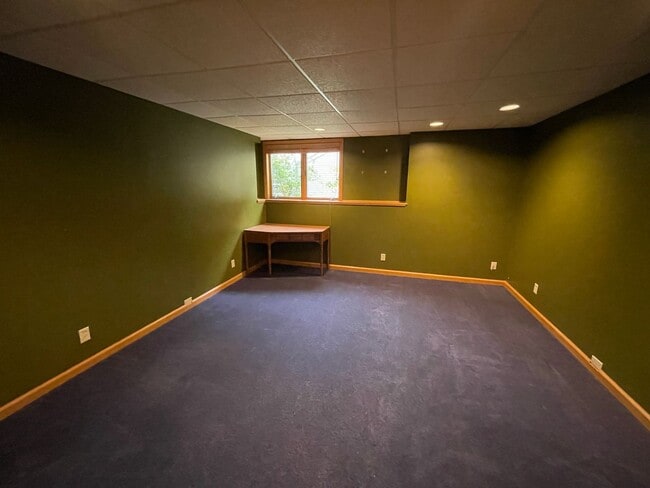 Building Photo - Beautiful single family home!