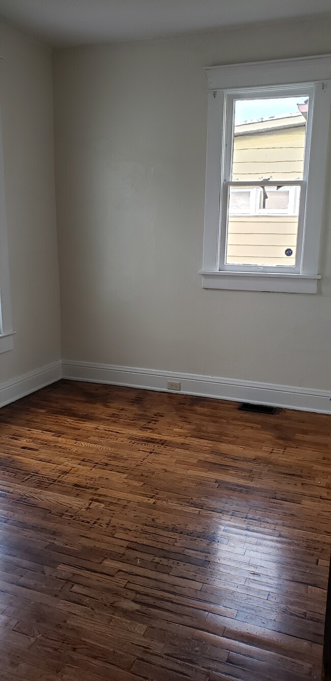 Building Photo - 307 W Washington St