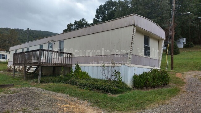 Primary Photo - 8 Shuckers Ln