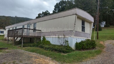 Building Photo - 8 Shuckers Ln