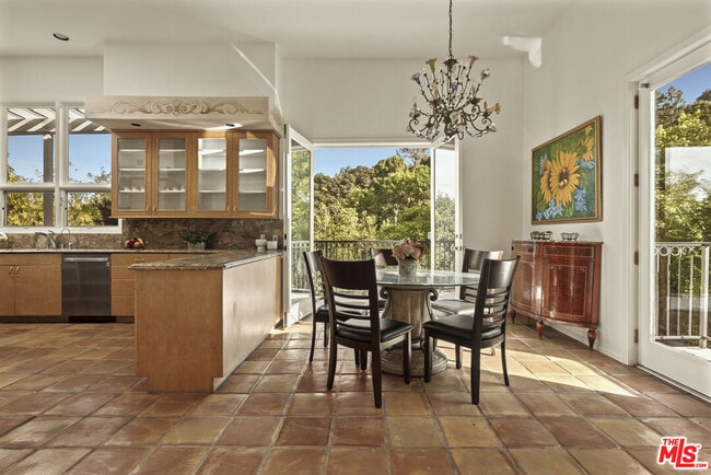 Building Photo - 3780 1/2 Multiview Dr