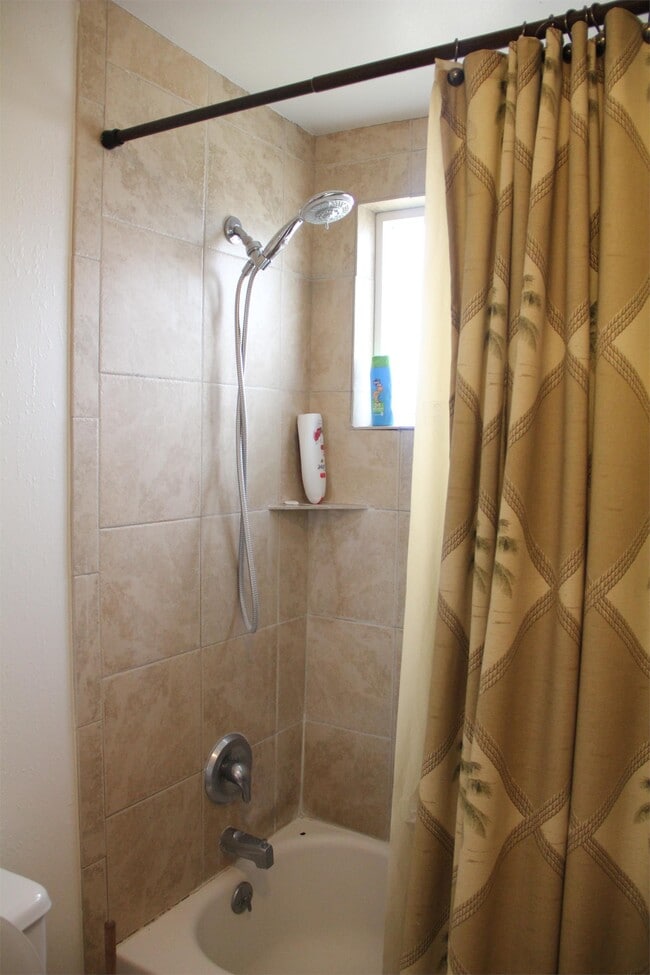 Building Photo - 545 N 800 E