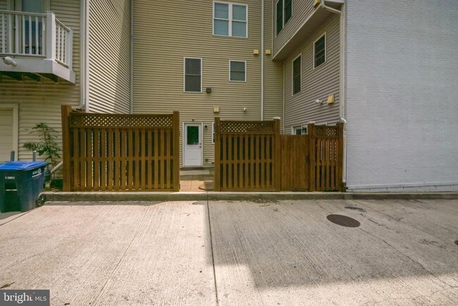 Building Photo - 1021 3rd Pl SE