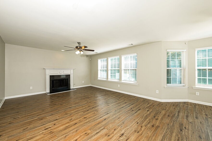 Building Photo - 353 Franklin St