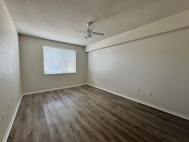Building Photo - 11022 Legacy Dr